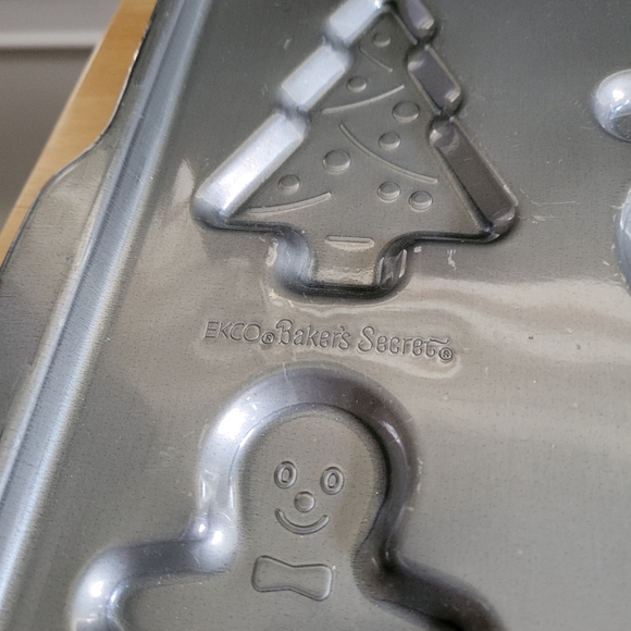 Ekco Secrets Nestlé Toll House Cookie Creations Cookie Sheet - Picture 10 of 12